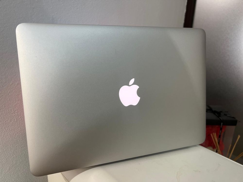 MacBook Air 13’ 2014 i5 incarcator