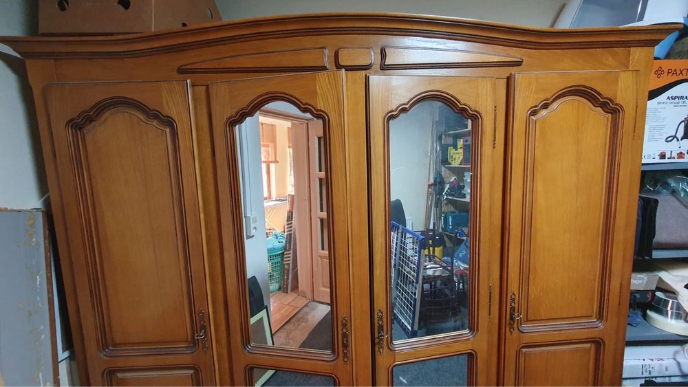 Vand dulap din lemn masiv