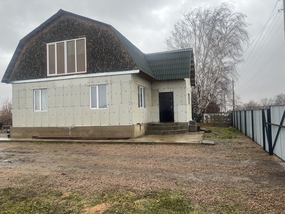 Продам дом в с. Еленовка, мансардный, новый, построен из газоблока