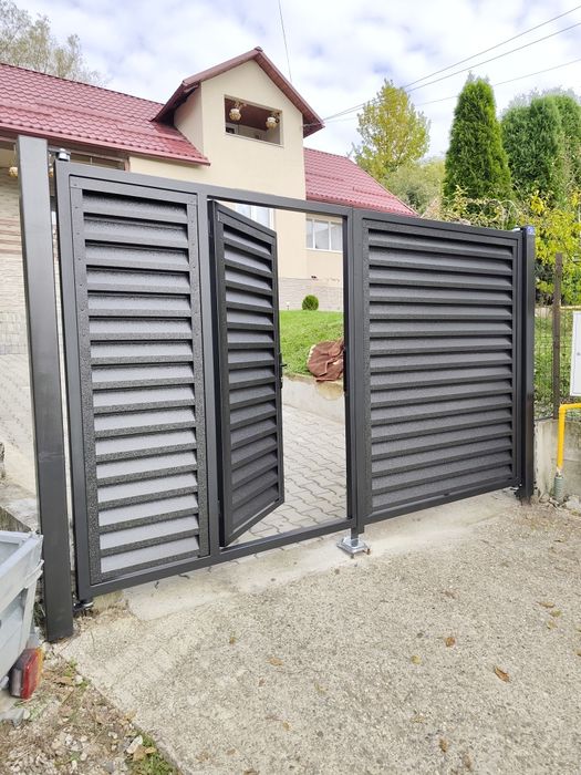 Porți moderne tip jaluzea – design exclusivist, finisaj negru mat!