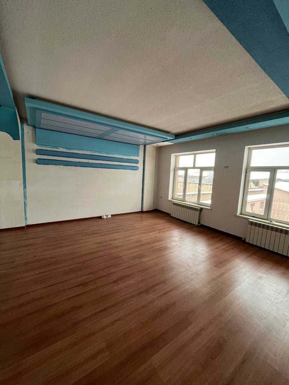 Продается участок с двумя домами в одном дворе.