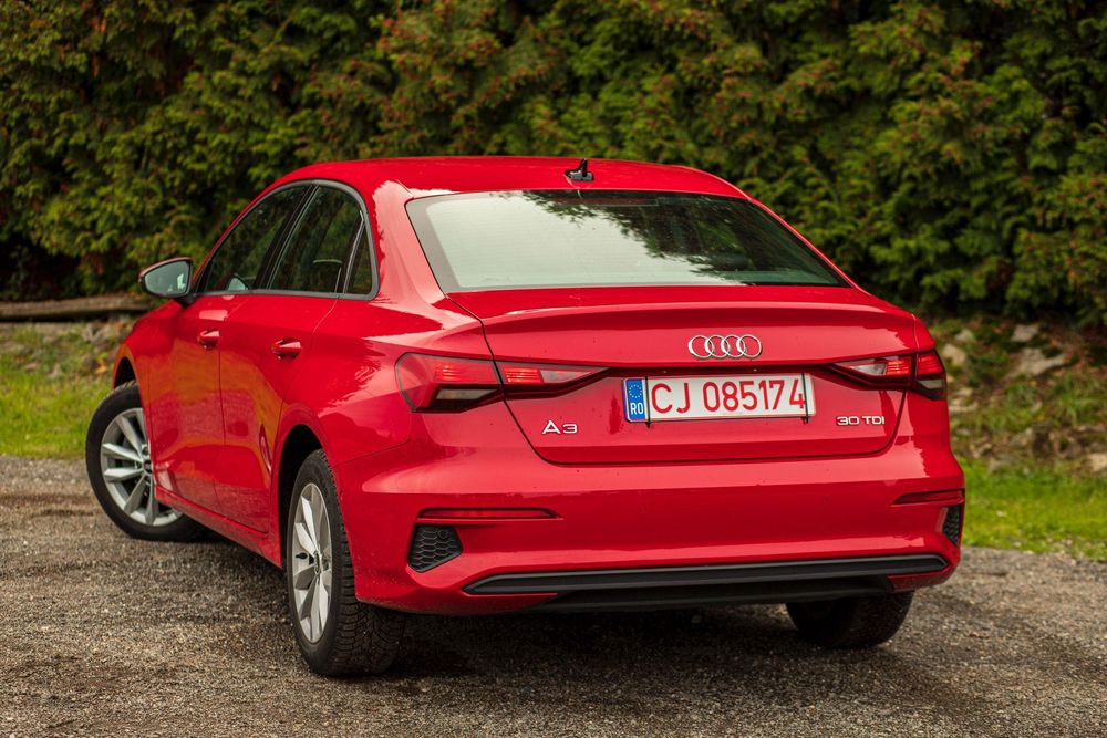 Audi A3 rosu, stare impecabila.