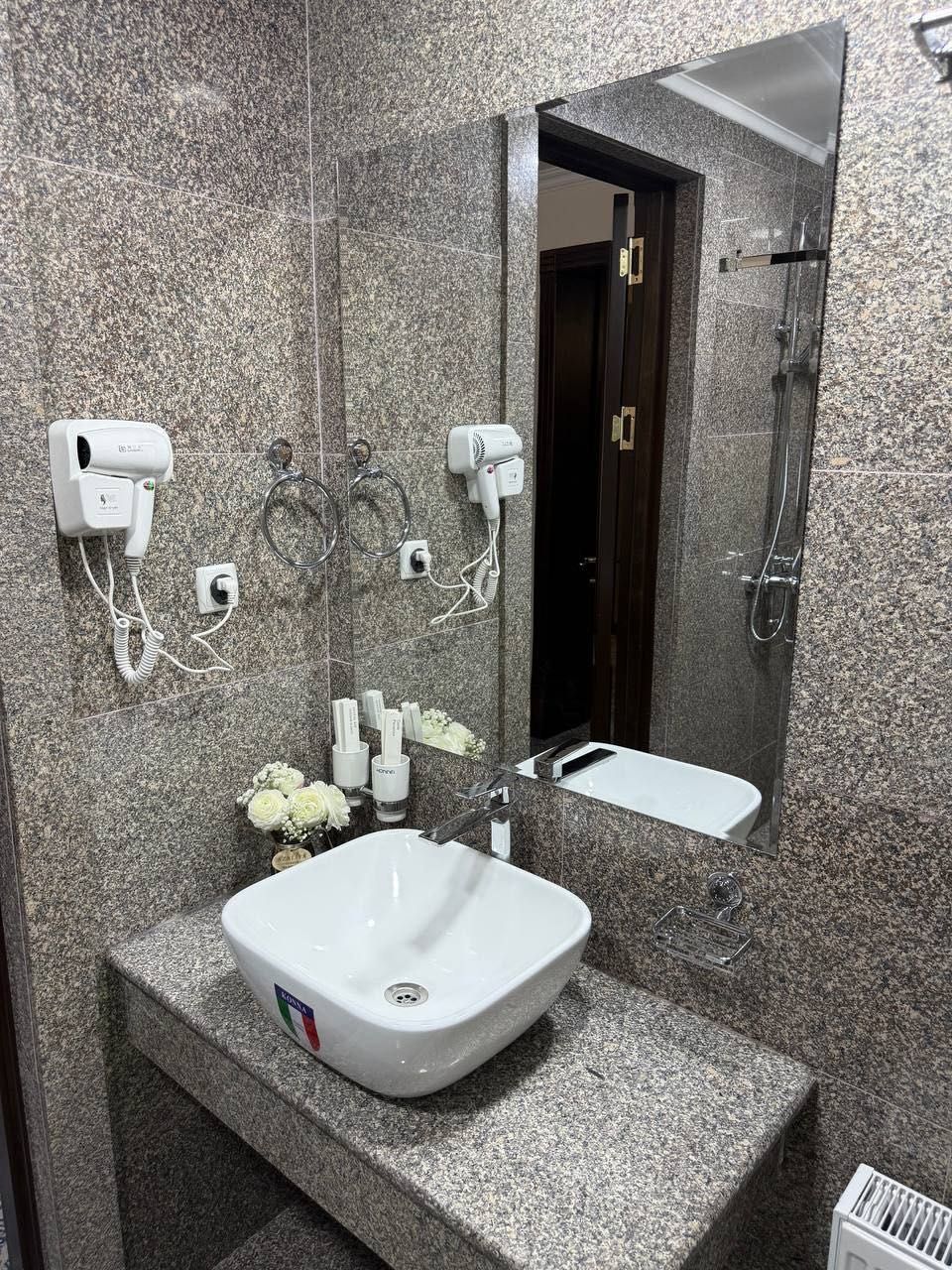 Готовый бизнес в центре Бухары ( Новая Гостиница ) рядом с Арк