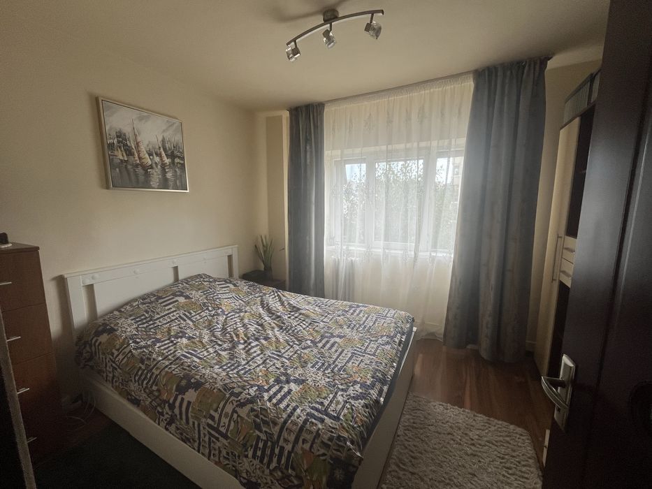 Persoana fizica,vand apartament 4 camere,Manǎştur,str.Calea Floresti