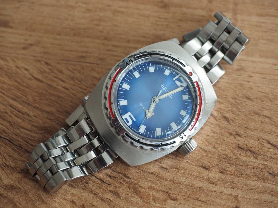 Ceas mecanic sovietic Vostok, rezist. la apă 200m, 18 rub., funcțional