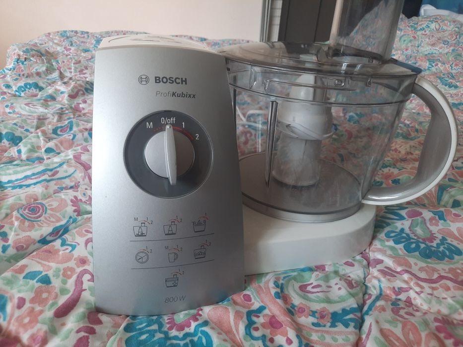 Vând robot de bucătărie bosch