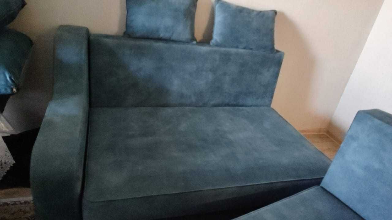 Продам диван в отличном состояний!