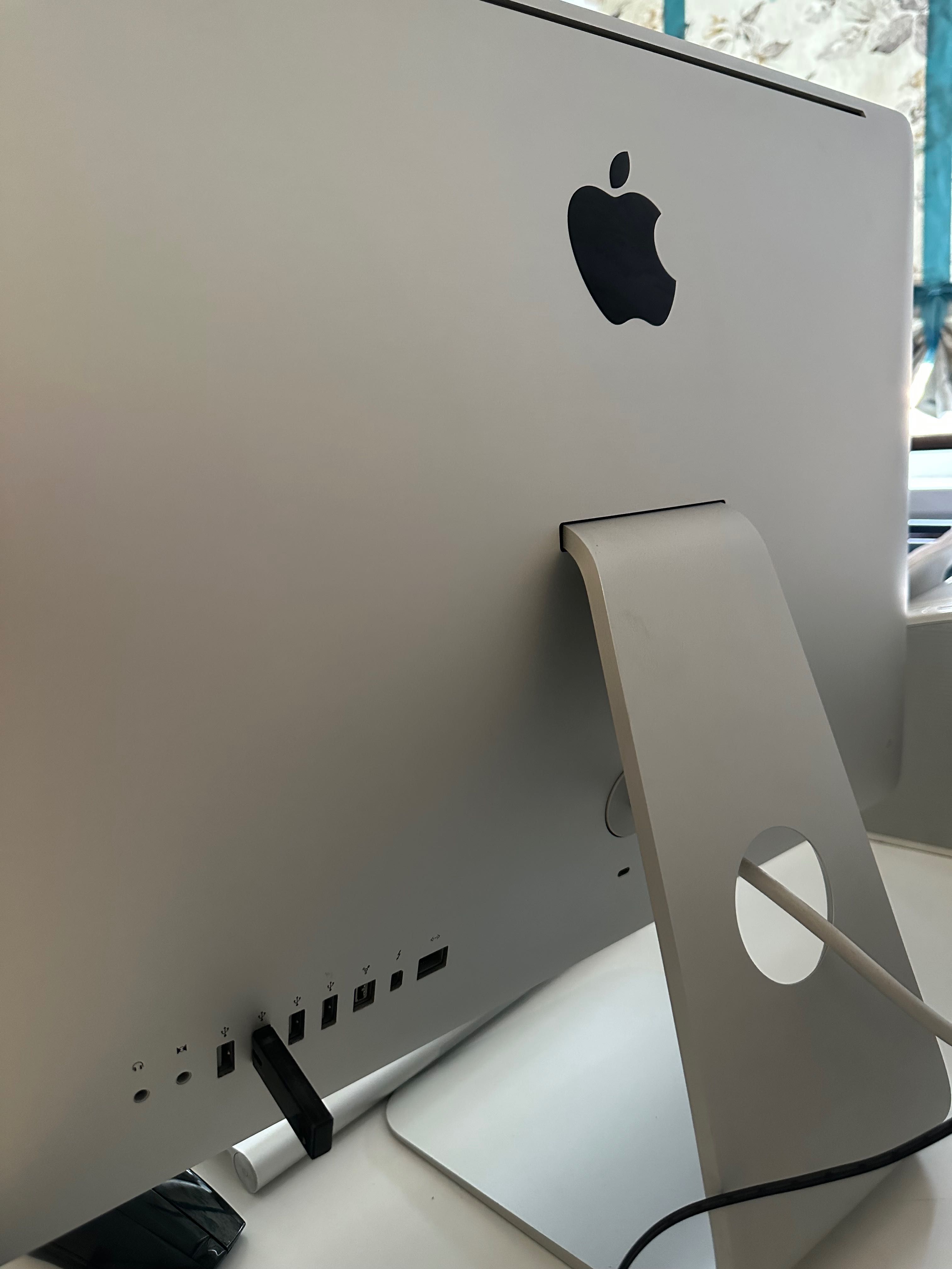 iMac 21.5 в хорошем состоянии