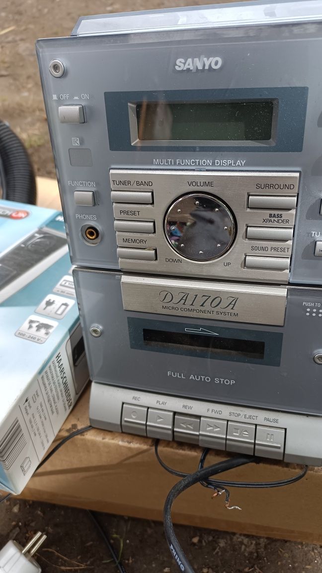 Combina Sanyo cd+Caset +radio vezi poze preț afișat fix