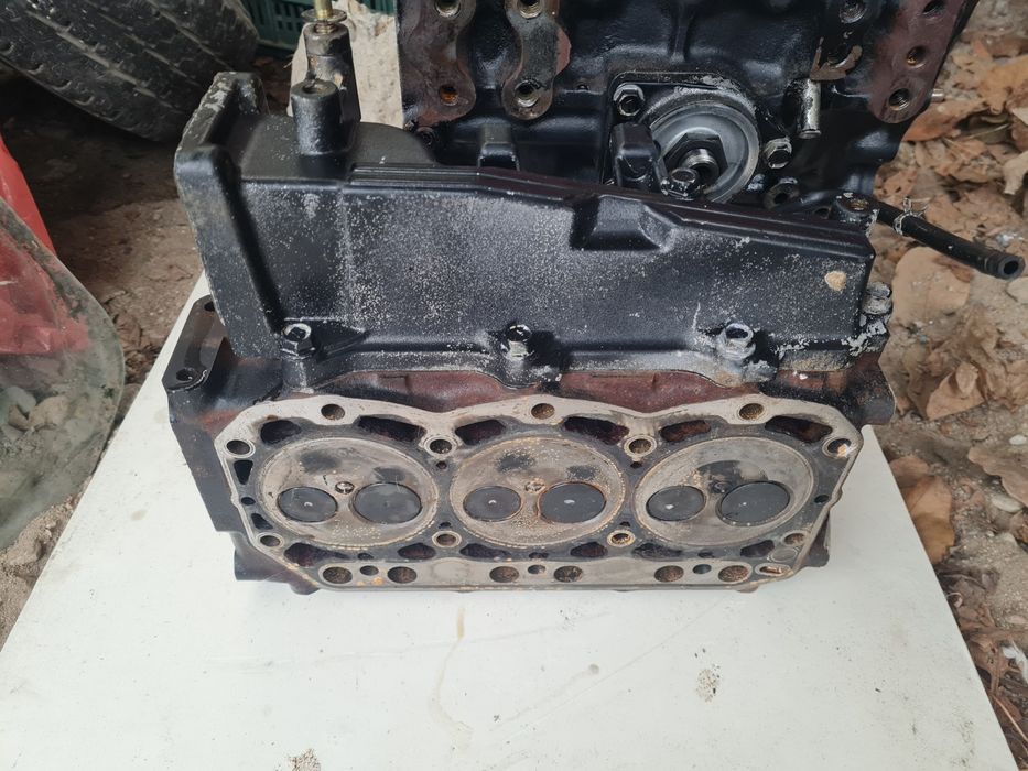 Motor diesel 3 pistoane miexcavator komatsu yanmar