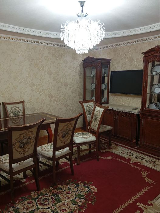 Срочно сдаю 4комнатная квартира на Юнусабаде 15-кв, 1-этаж с огородом.