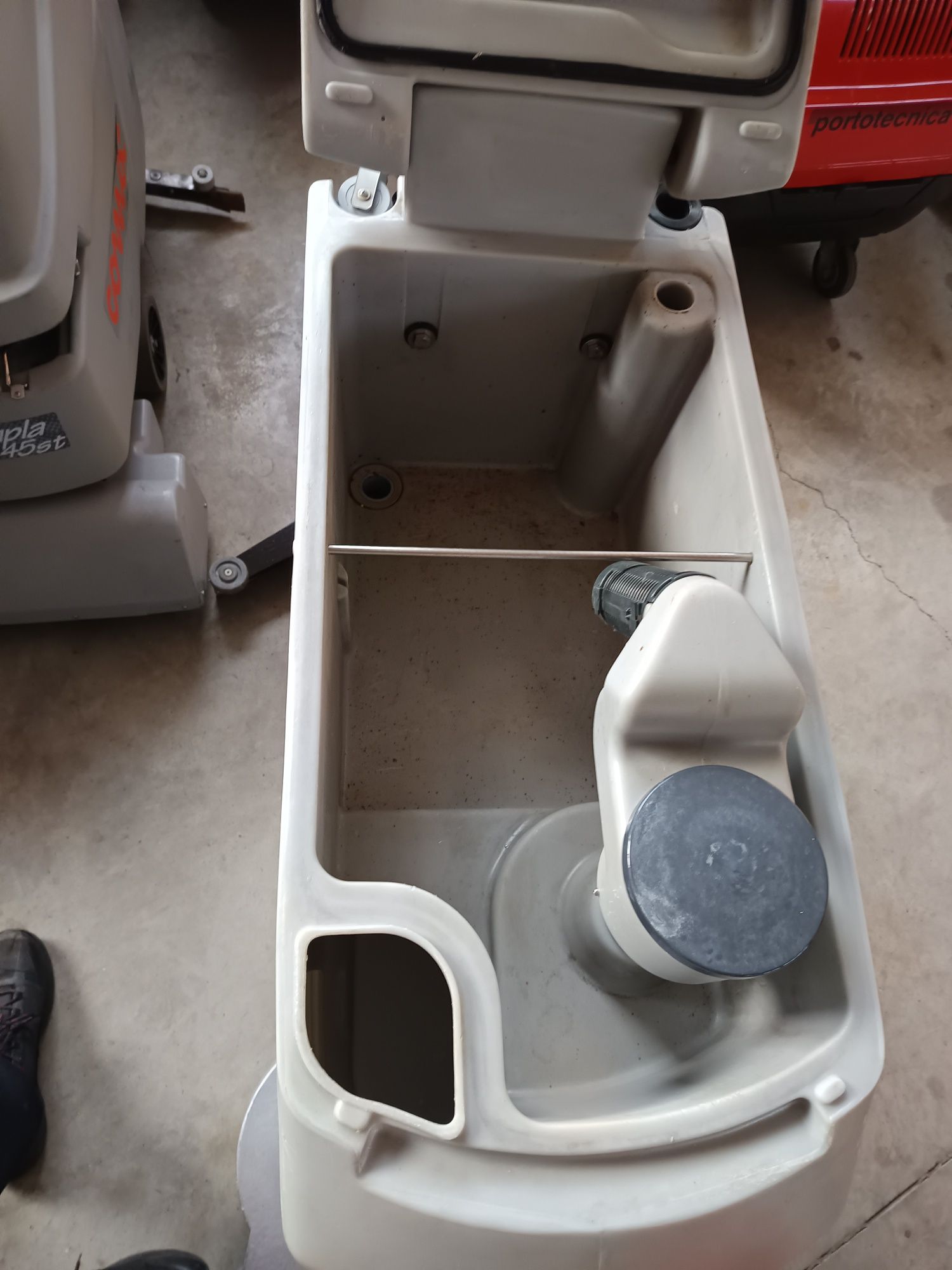 Акумулаторен подочистач Nilfisk BA 610D