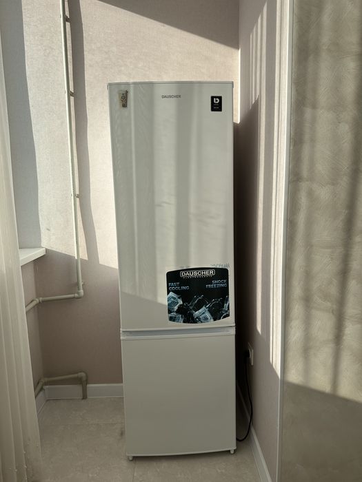 Холодильник в отличном состояний почти новый.