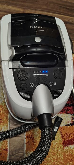 Aspirator Bosch 2100 W AquaWash& Clean