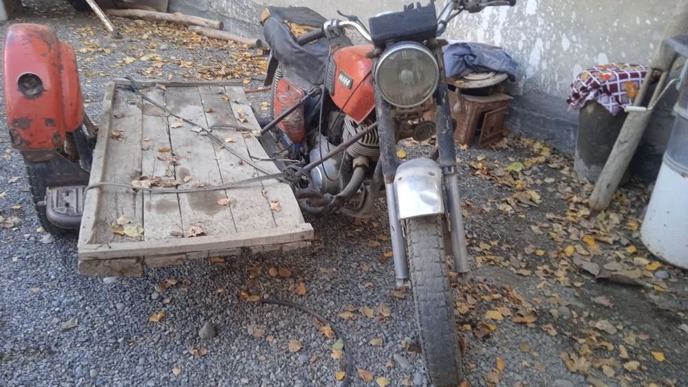 Ij mototsikl sotiladi holati yaxshi rangi qizil narxini kelishamz ham