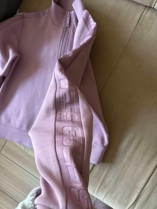 Горнище Guess чисто ново