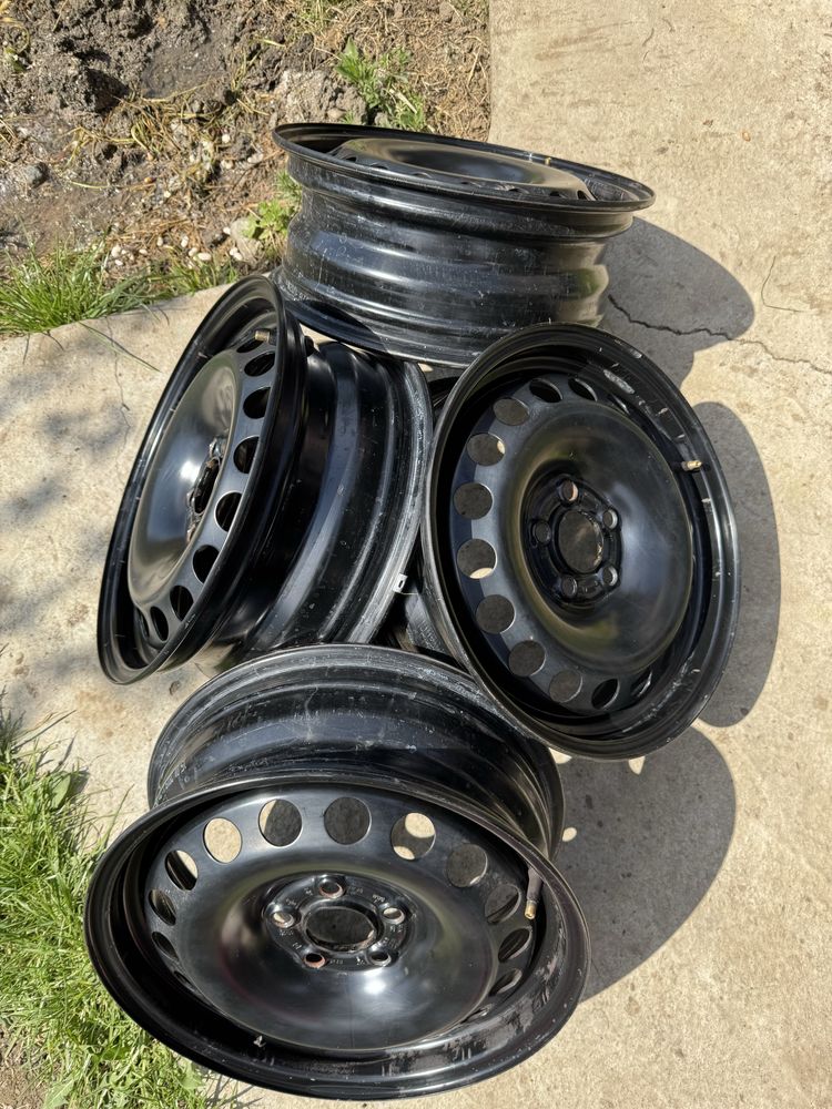 Jante Volkswagen Passat pe 15, din tablă