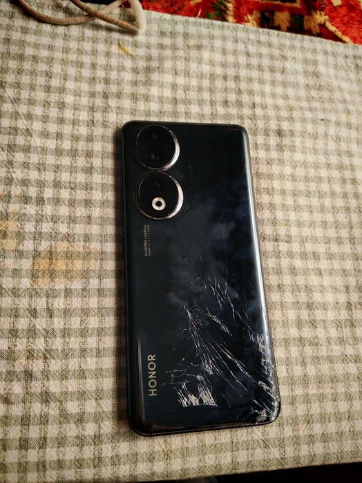 Telefon Honor 90 512 12GB ecran si spate spart FUNCTIONAL