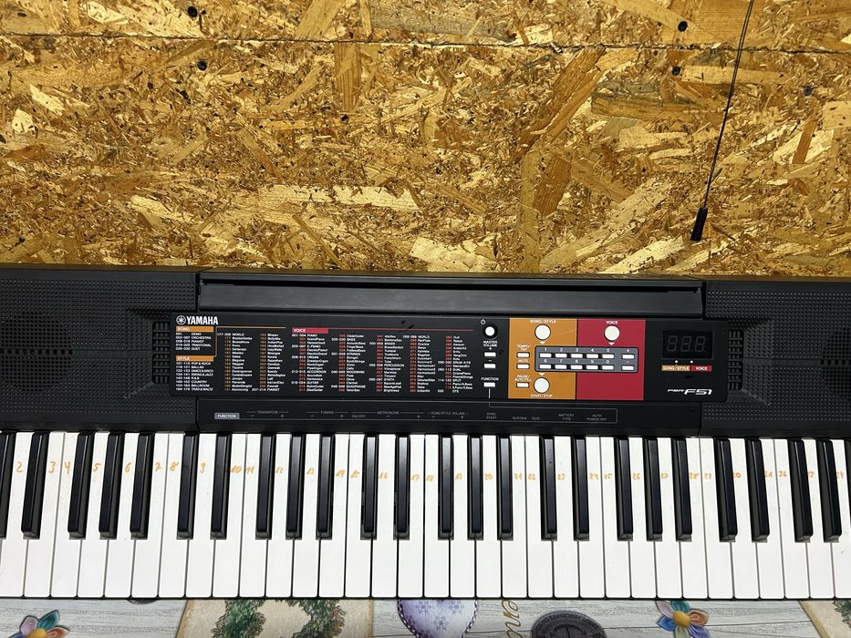 Orga electronica Yamaha PSR F51