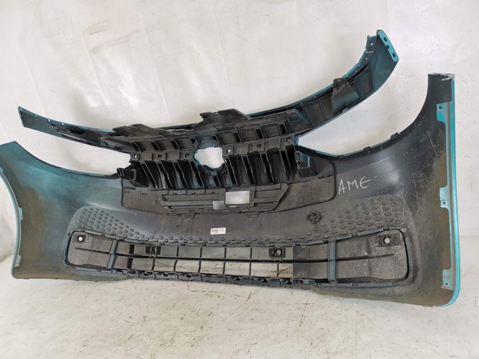 Предна Броня с Решетка на Радиатора и Долна Решетка Фолксваген ВВ ID.3