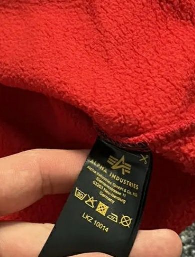 Продавам оригинална блуза Alpha Industries