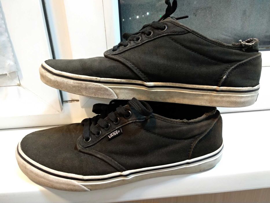 Кроссовки Vans (40-41).