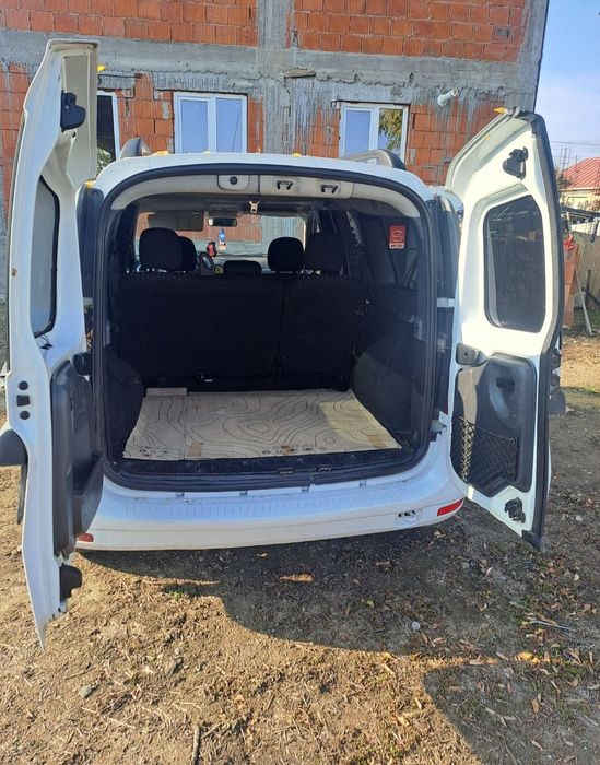 Vând Dacia LOGAN MCV