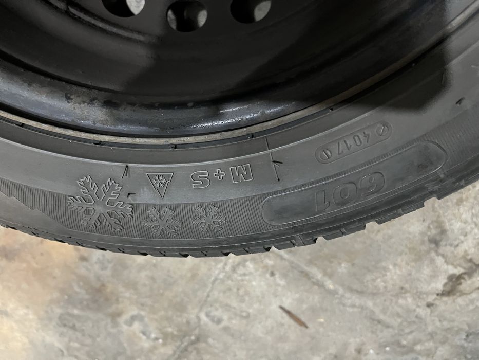 Vand set 4 cauciucuri iarna + jante tabla