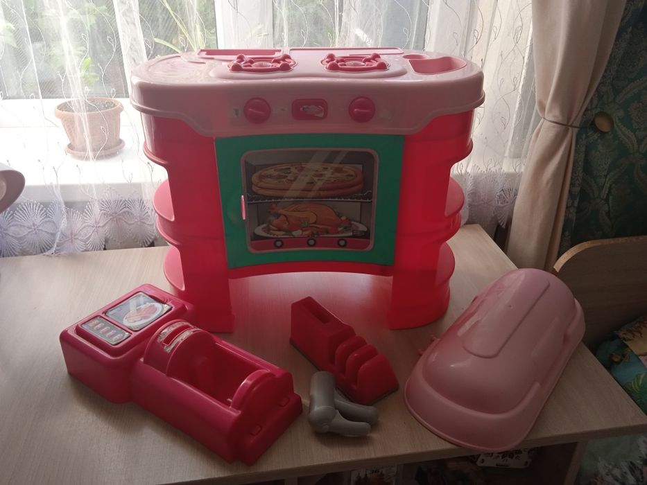 Кухня детская большая целая и пакет игрушек