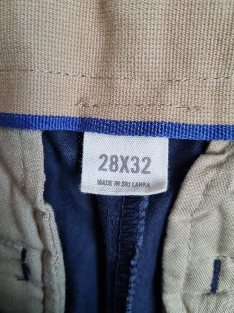 Pantaloni Chino, GAP, Bărbați - 28/32
Un material foarte plăcut la ati