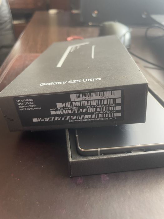 Vand Samsung S25 Ultra Titanium Black 256GB