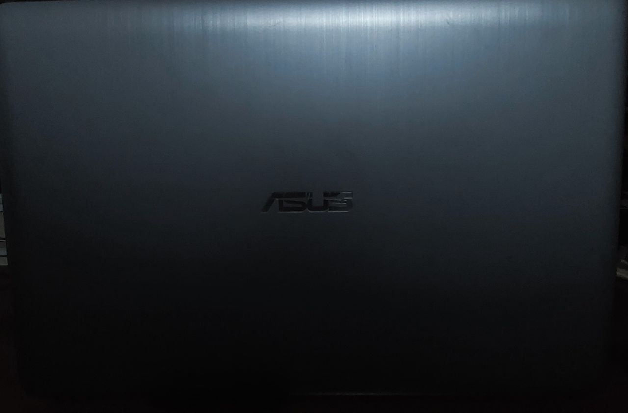 Ноутбук ASUS2018