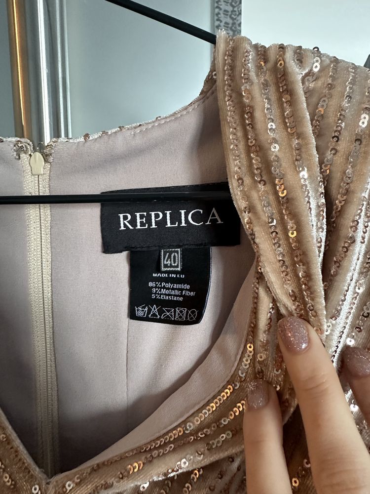 Рокля Replica M