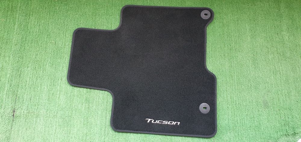 Vând set de 4 covorașe velur pentru Tucson