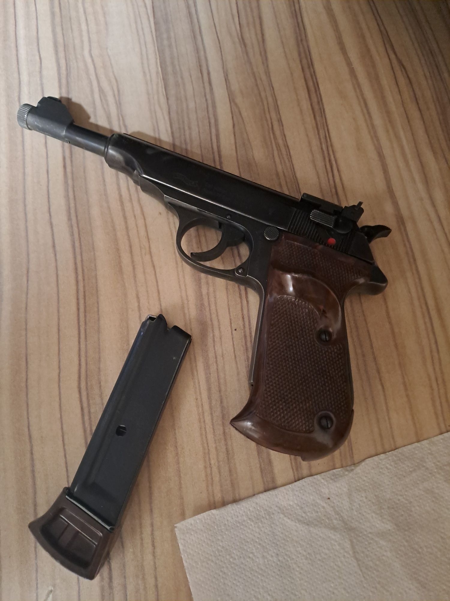 Vând pistol de colectie cal 22LR