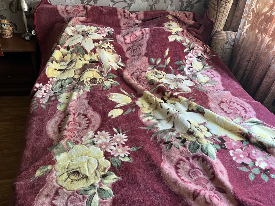 Продам покрывало  новое; одеяло 2,0*2.3; плед 2,0*2,40