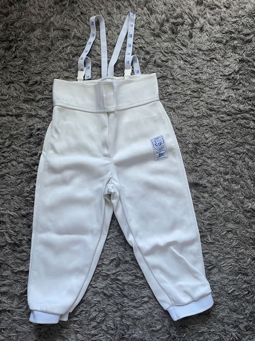 Costum de scrimă