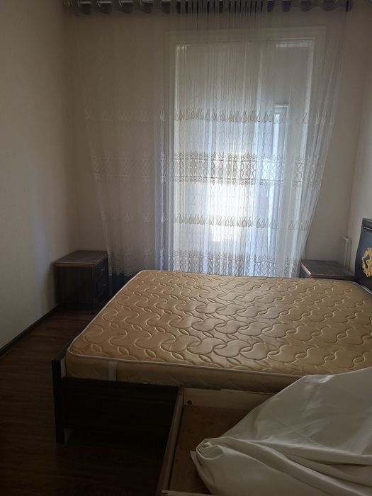 Срочно  продаю  рядом с кинотеатров "Узбегим" 2 ком квартира