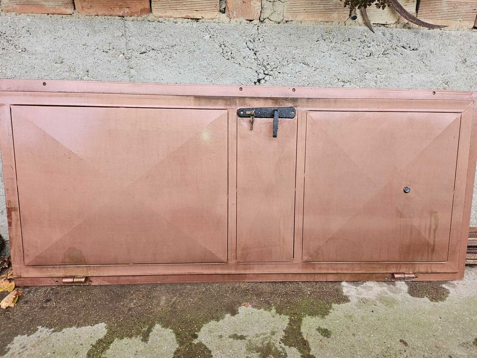 Входна врата метална