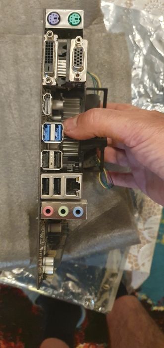 Placa bază Asus H 110 M cu procesor Intel