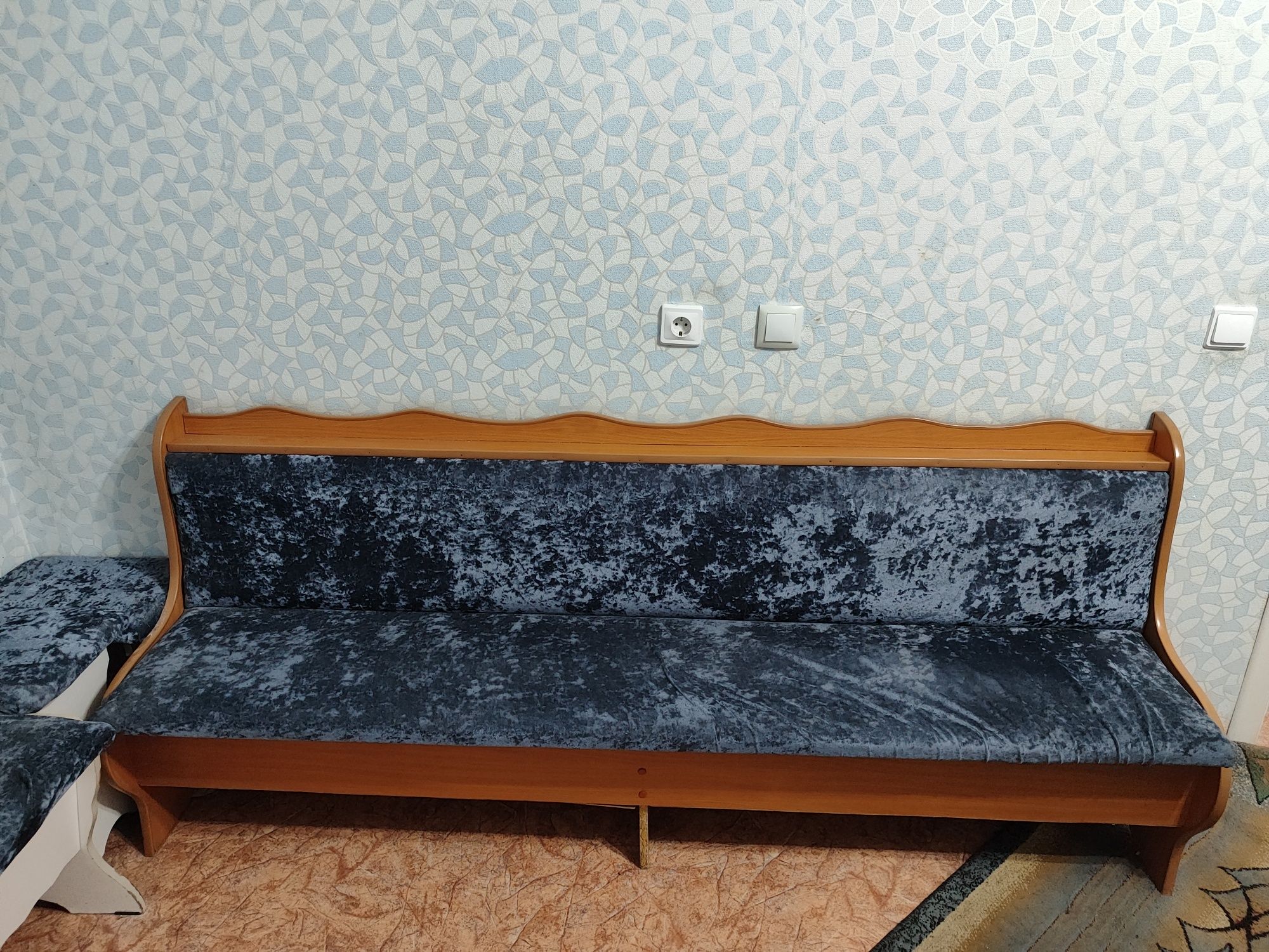 Угольные стулья, мебель