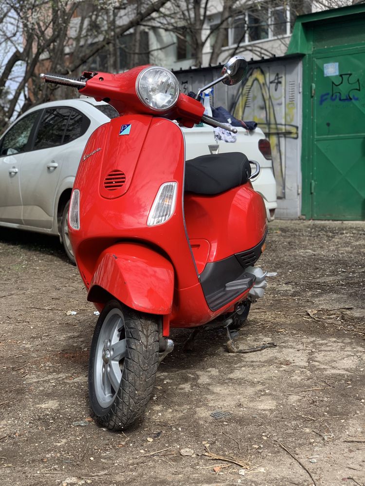 Vespa lx50 , an fabricație 2008 ,ofer transport la cerere