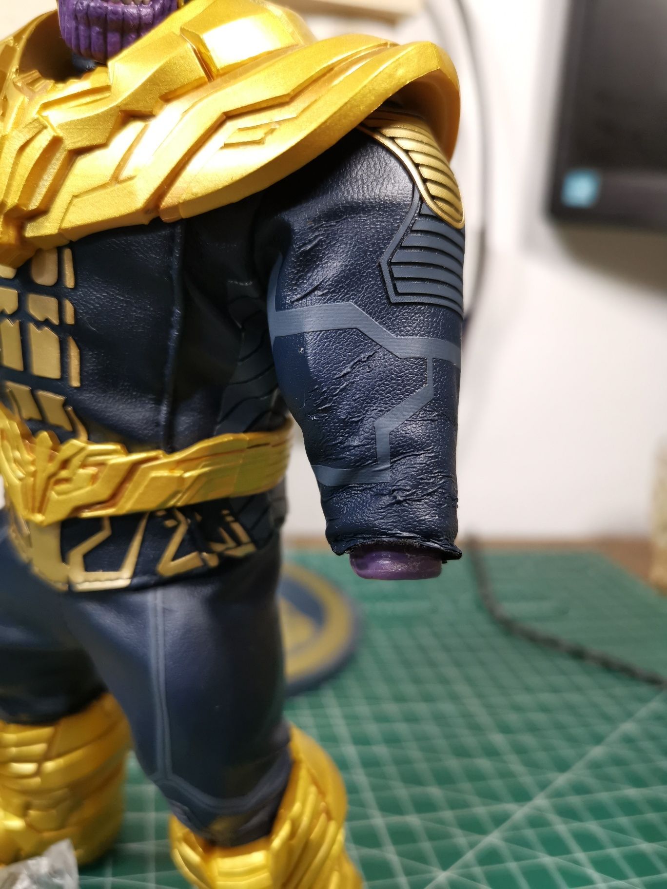 Figurina Articulata Mezco Thanos Marvel