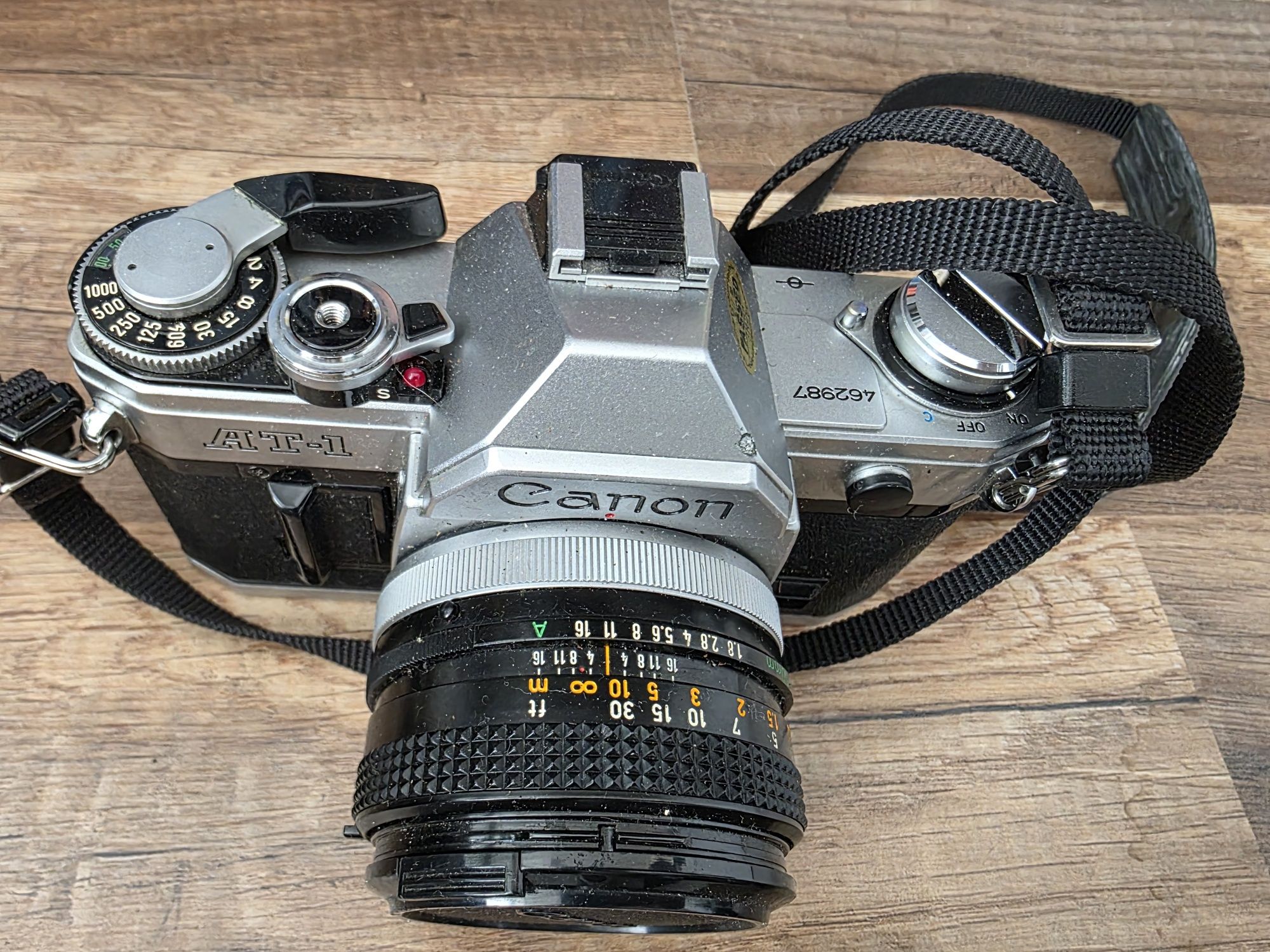 Стари фотоапарати и видеокамера