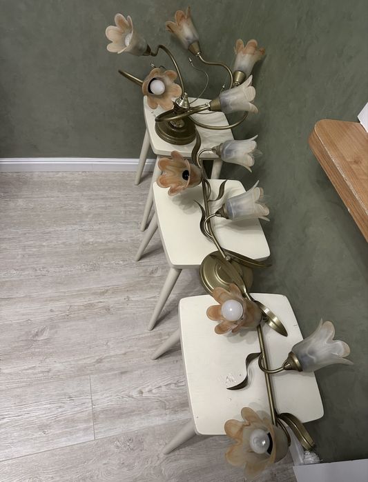 Люстра вместе с бра