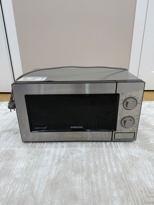 Микроволновка в хорошем состояний.