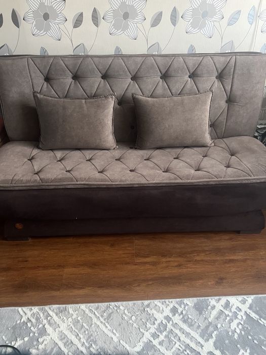 Диван                     .