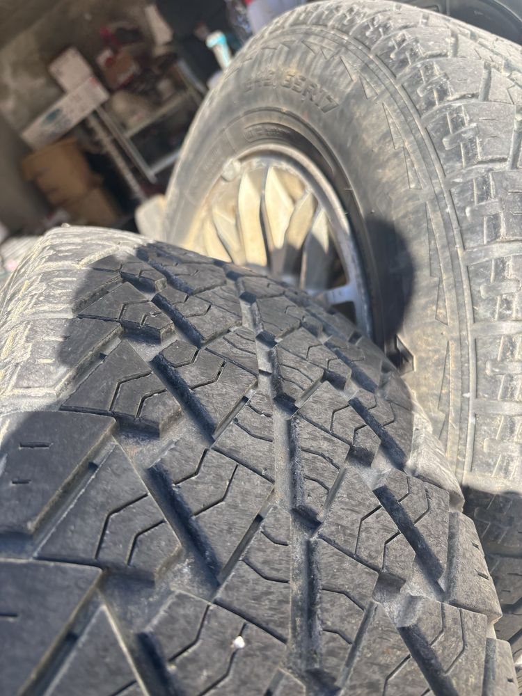 Отлични АТ гуми с джанти 17” Jeep Grand Cherokee WJ