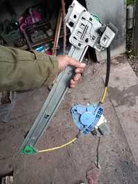 Стеклоподъёмник електро приора, со стеклом