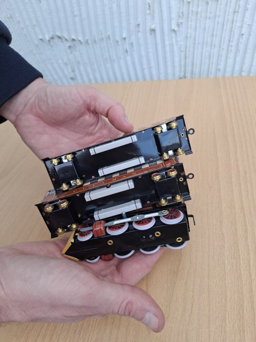 Локомотиви метални навиващи се с ключ